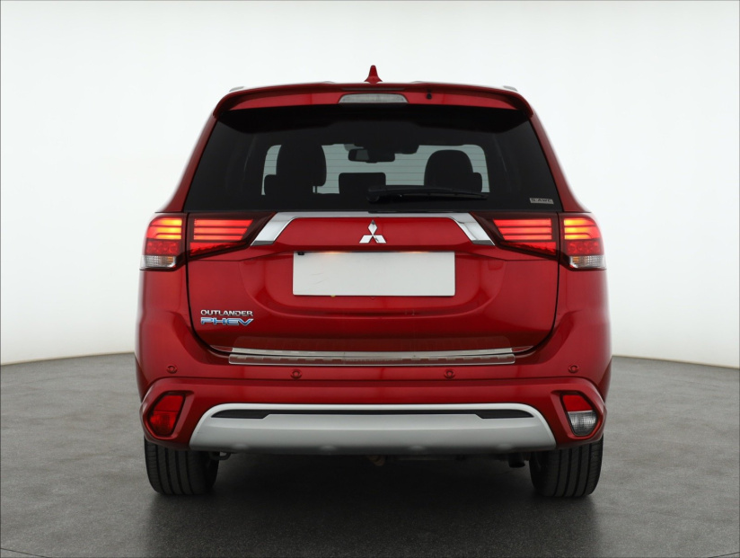 Mitsubishi Outlander, 2020