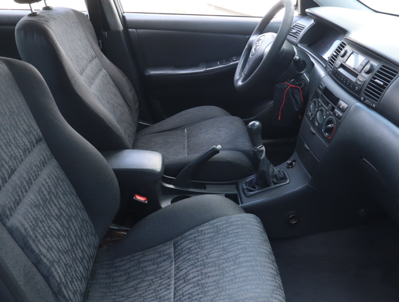 Toyota Corolla, 2004
