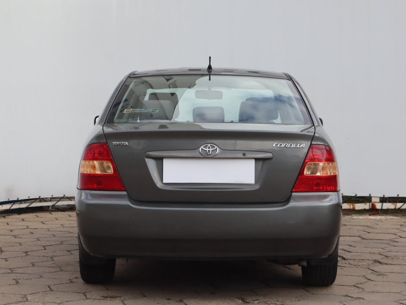 Toyota Corolla, 2004