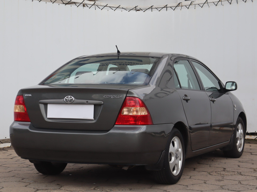 Toyota Corolla, 2004