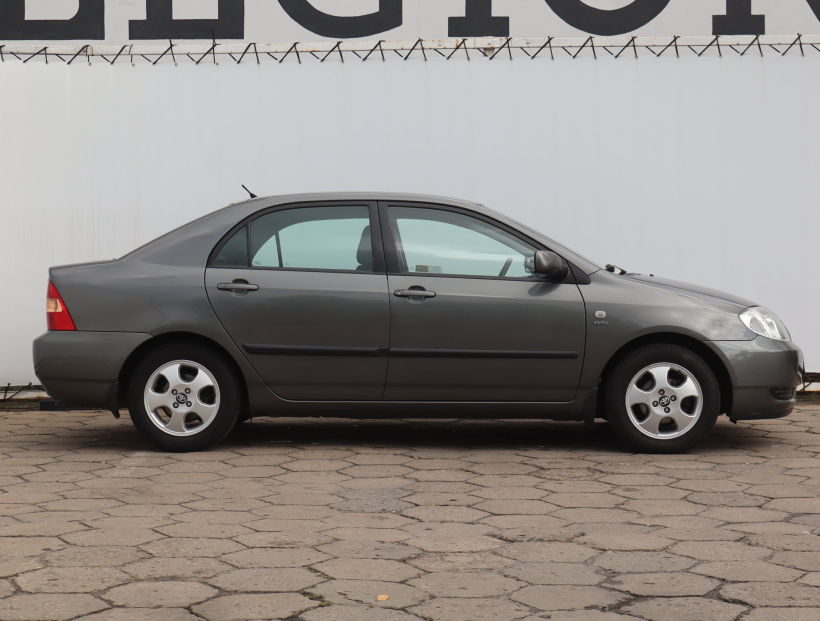 Toyota Corolla, 2004