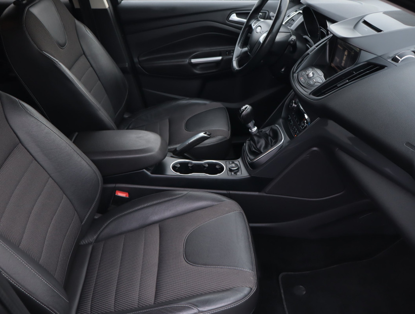 Ford Kuga, 2015