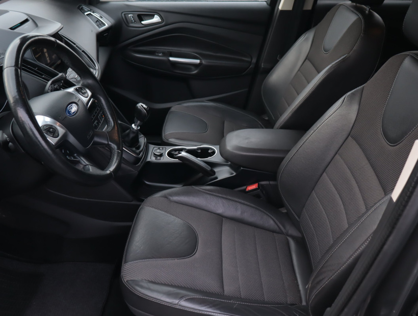 Ford Kuga, 2015