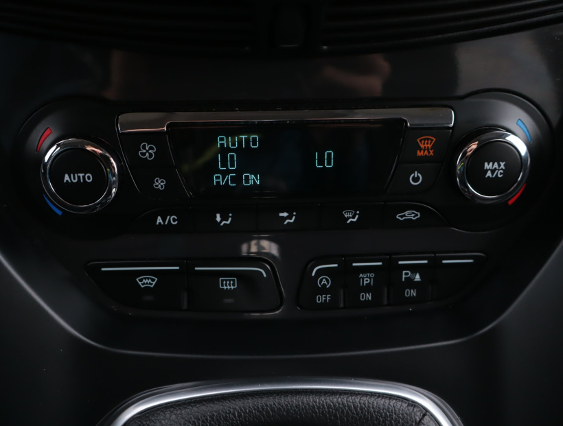 Ford Kuga, 2015