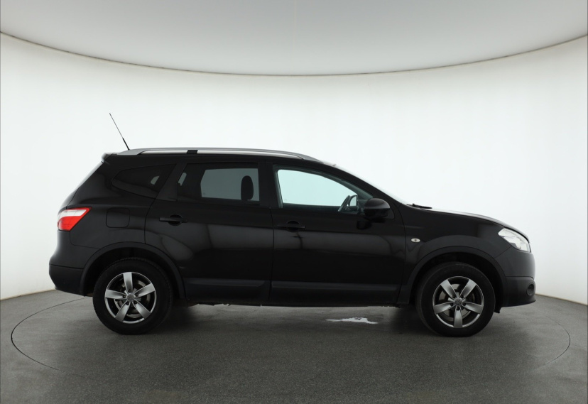 Nissan Qashqai+2, 2011