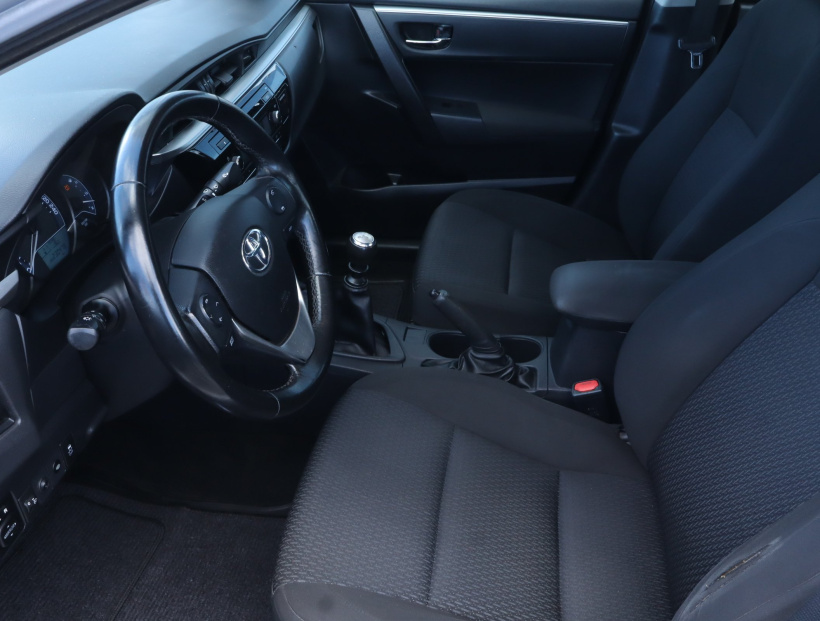 Toyota Corolla, 2015