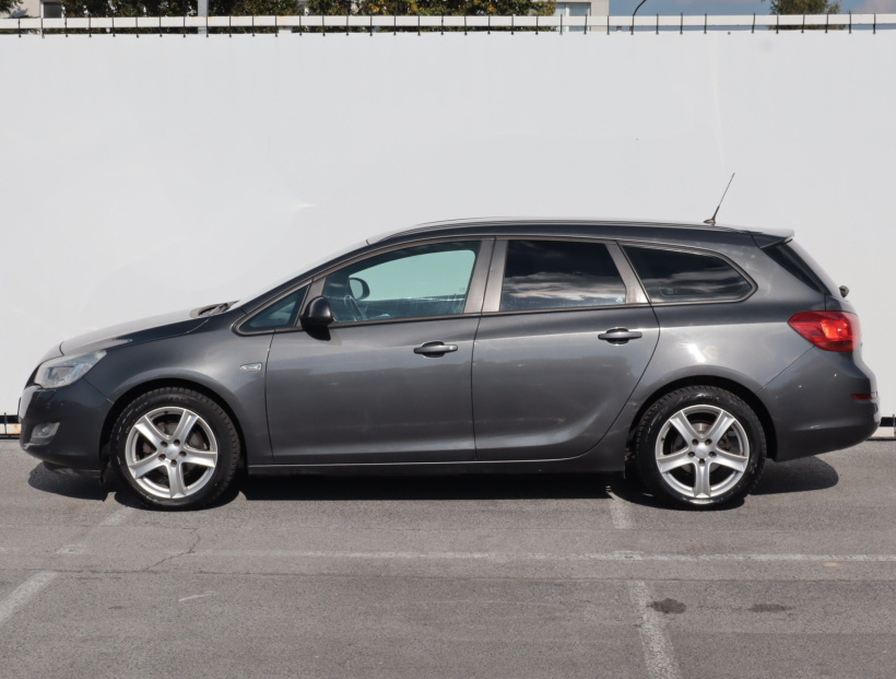 Opel Astra, 2011