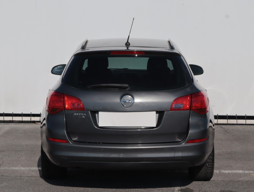 Opel Astra, 2011