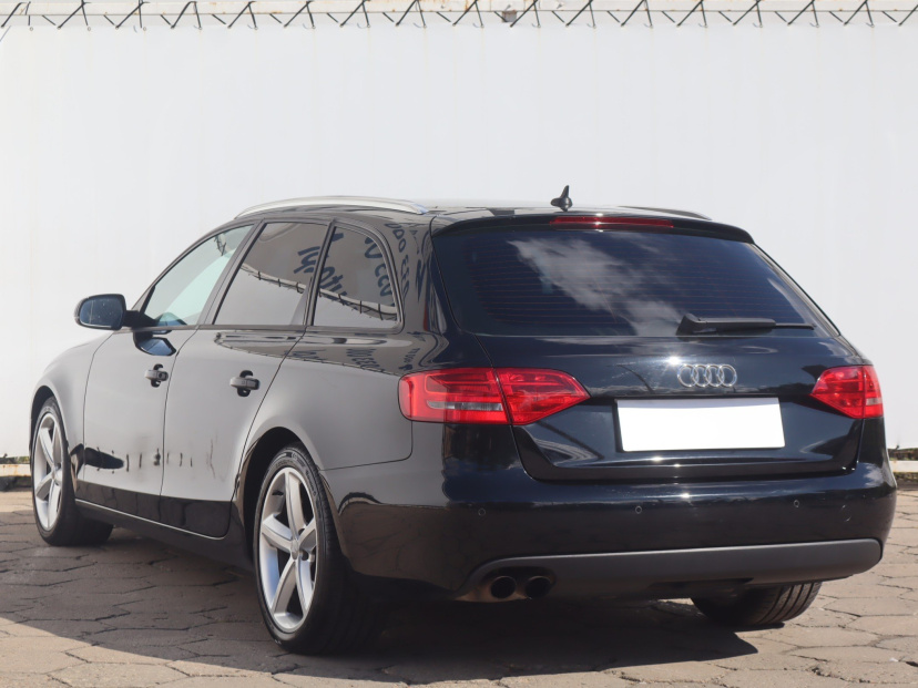Audi A4, 2011