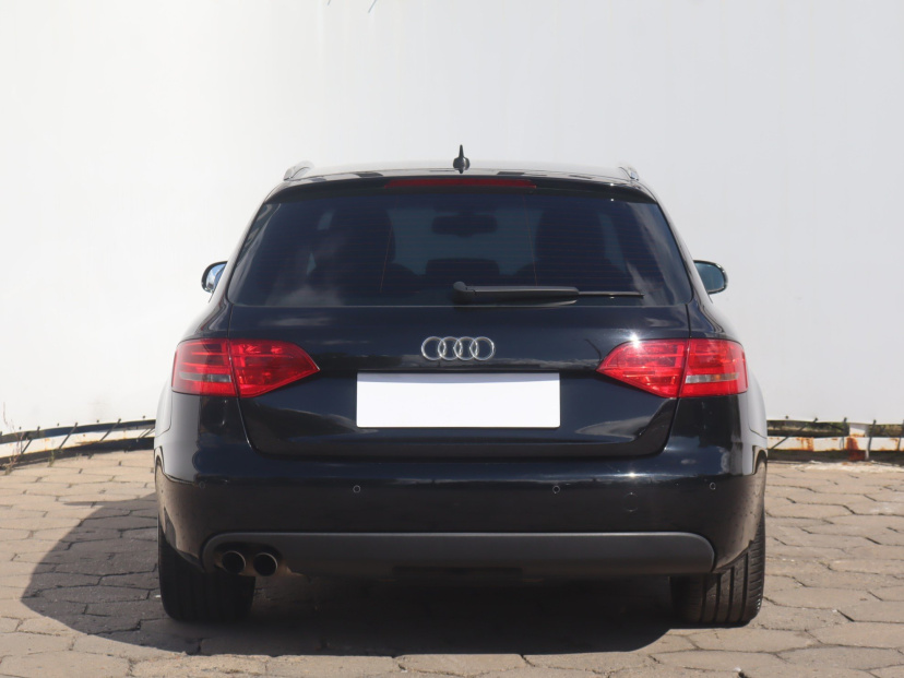 Audi A4, 2011