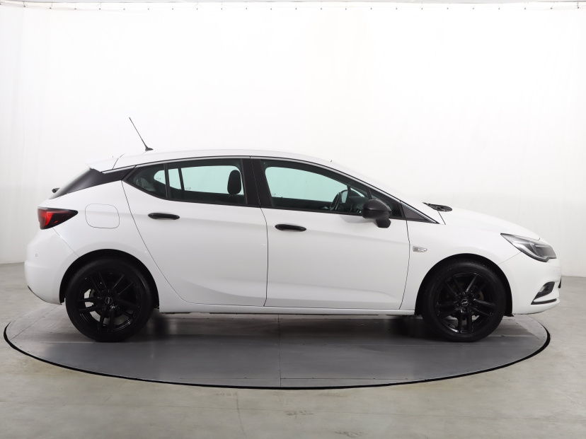Opel Astra, 2018