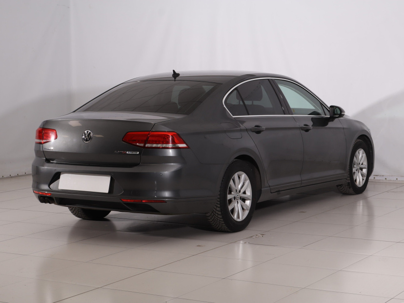Volkswagen Passat, 2015