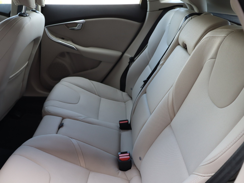 Volvo V40, 2012