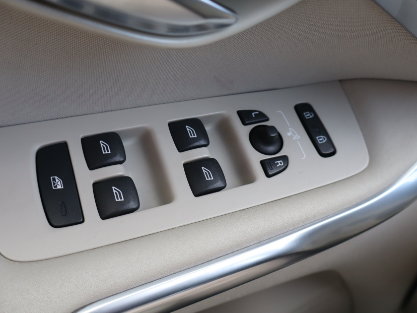 Volvo V40, 2012