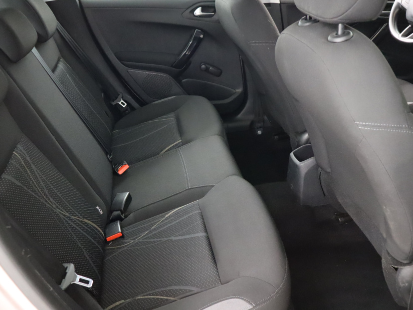 Peugeot 208, 2012