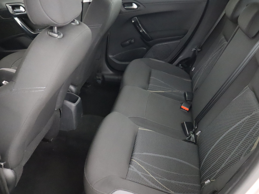 Peugeot 208, 2012
