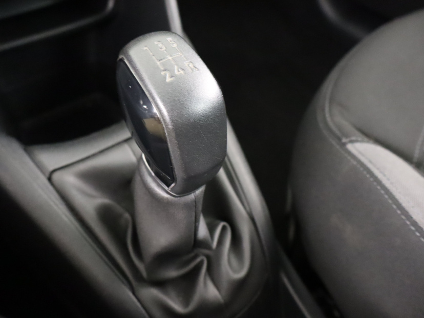 Peugeot 208, 2012