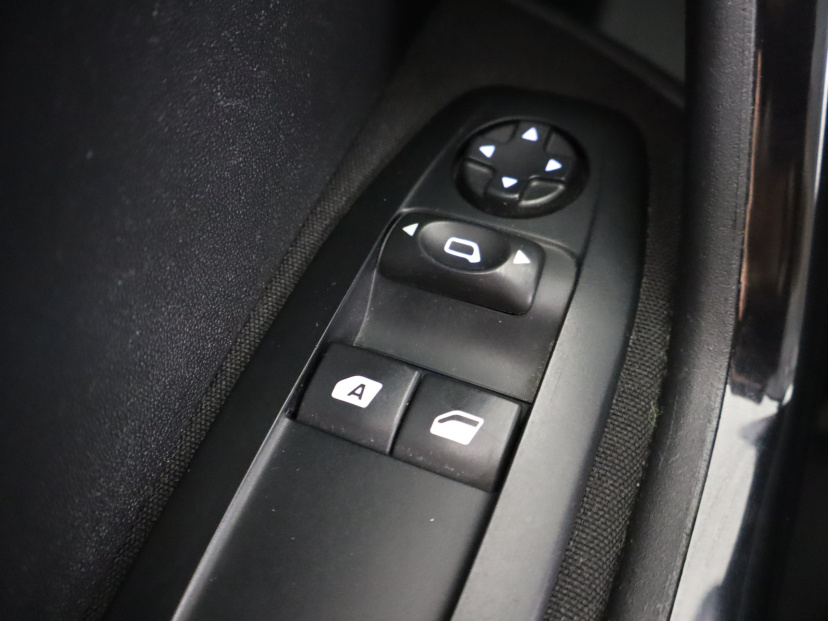 Peugeot 208, 2012
