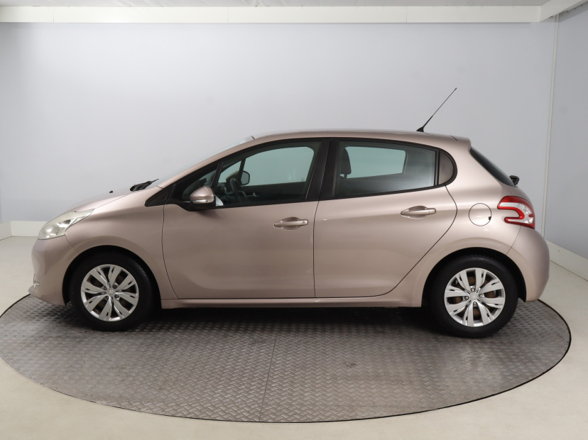 Peugeot 208, 2012