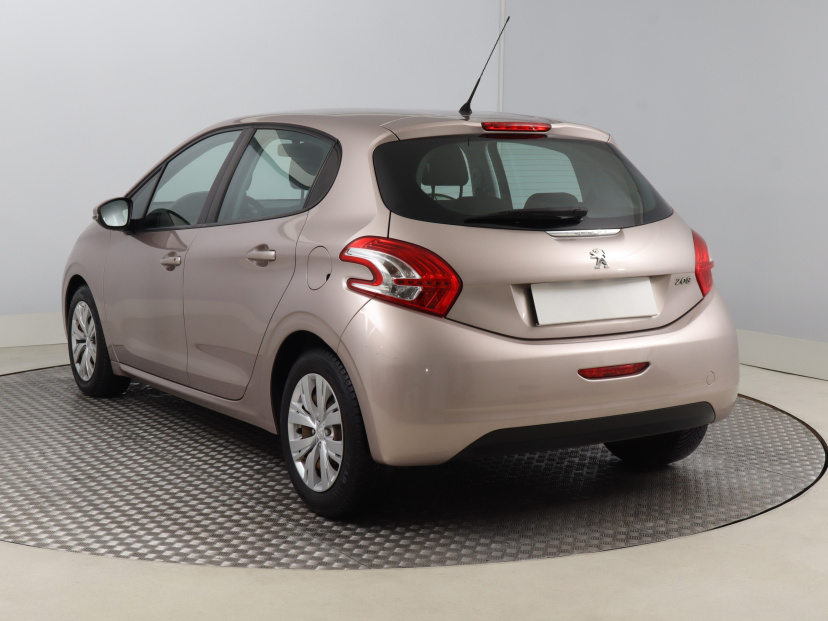 Peugeot 208, 2012