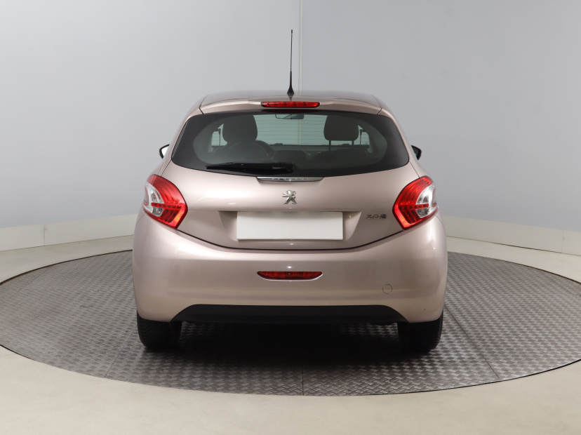 Peugeot 208, 2012