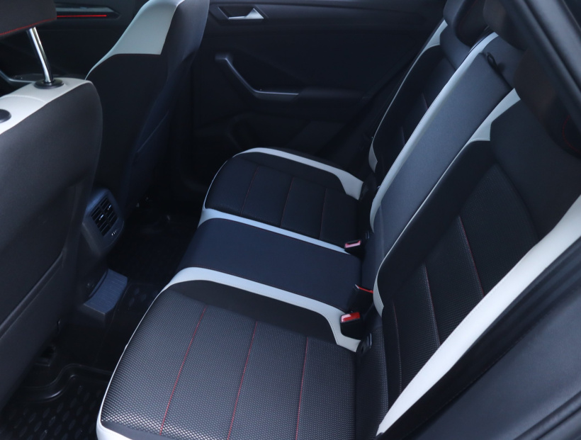 Volkswagen T-Roc, 2018