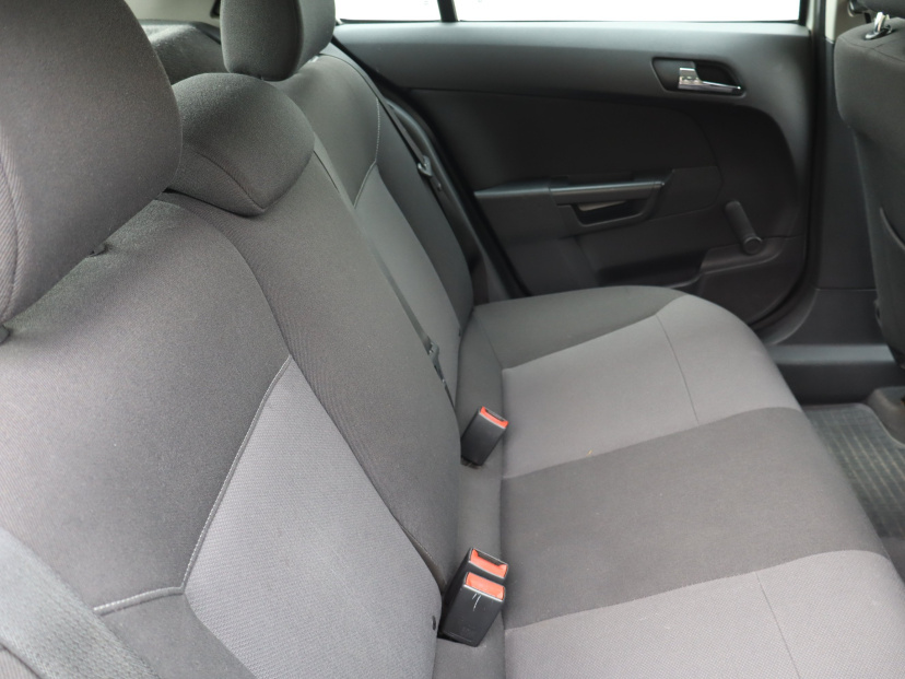 Opel Astra, 2011