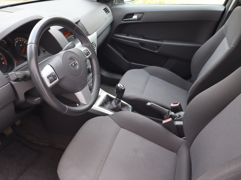 Opel Astra, 2011