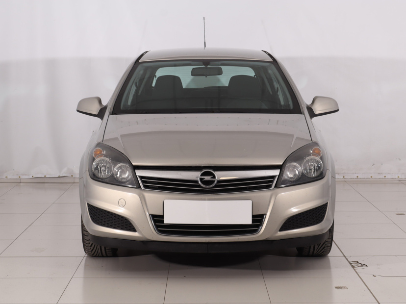 Opel Astra, 2011