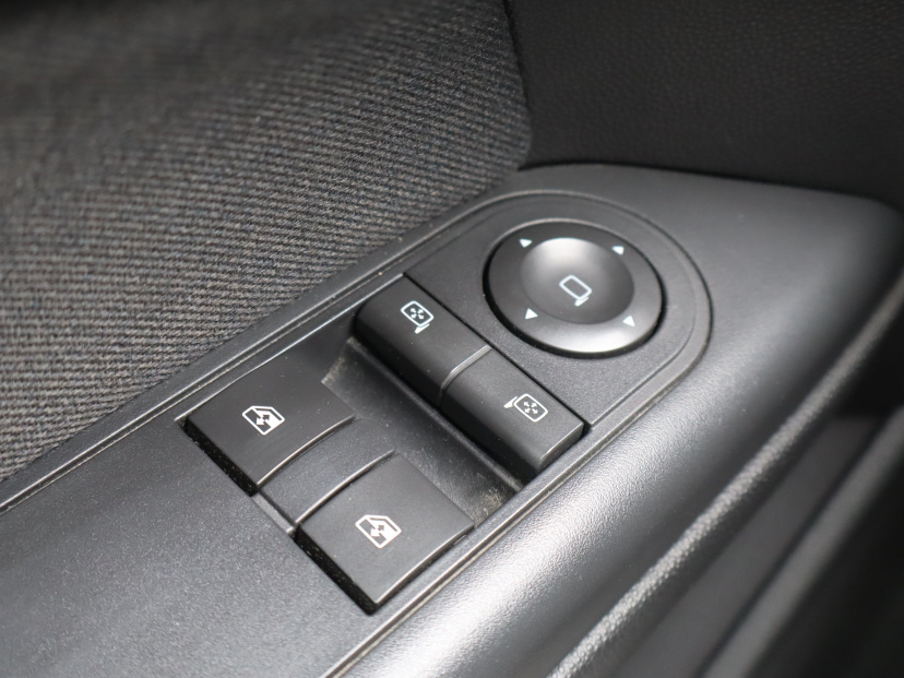 Opel Astra, 2011