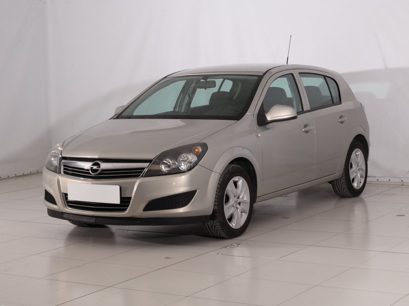 Opel Astra, 2011