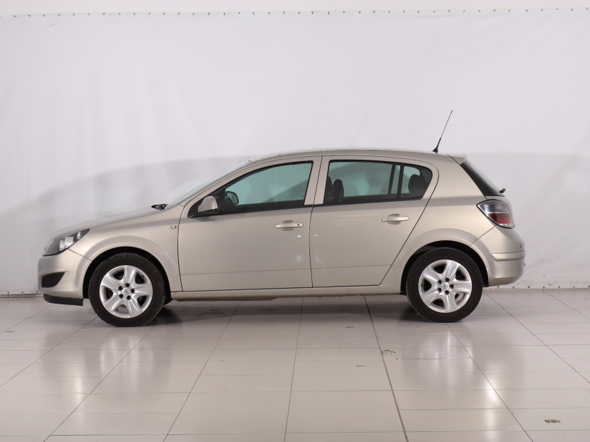 Opel Astra, 2011