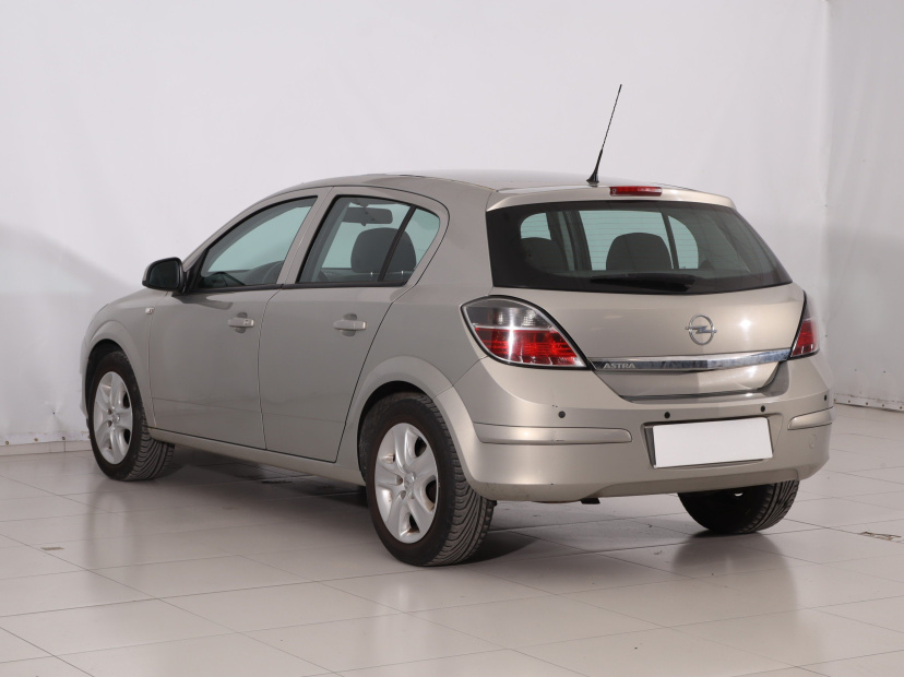 Opel Astra, 2011