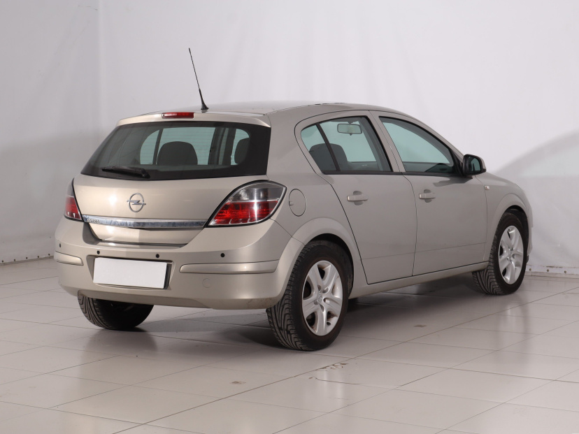 Opel Astra, 2011