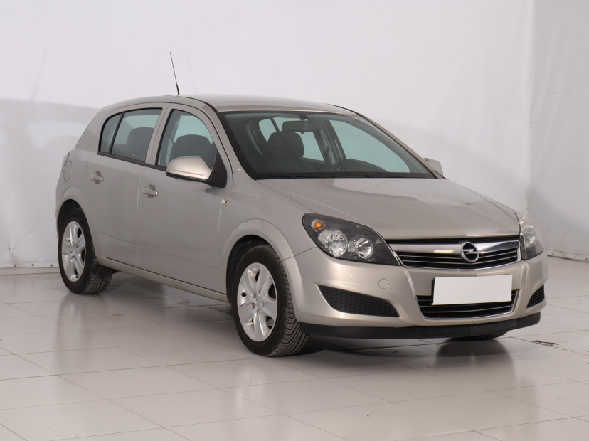 Opel Astra, 2011