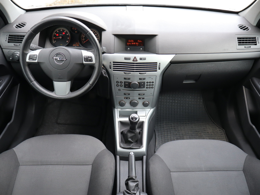 Opel Astra, 2011