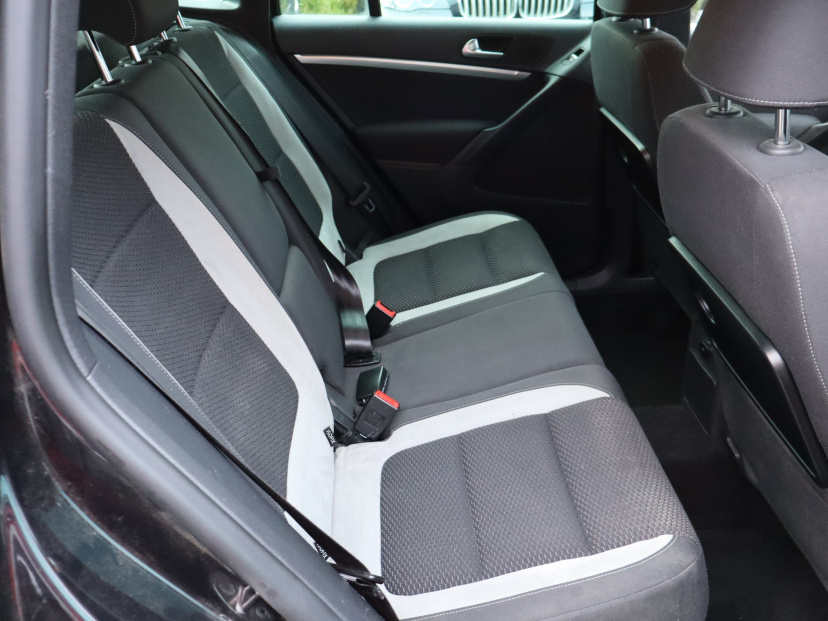Volkswagen Tiguan, 2012