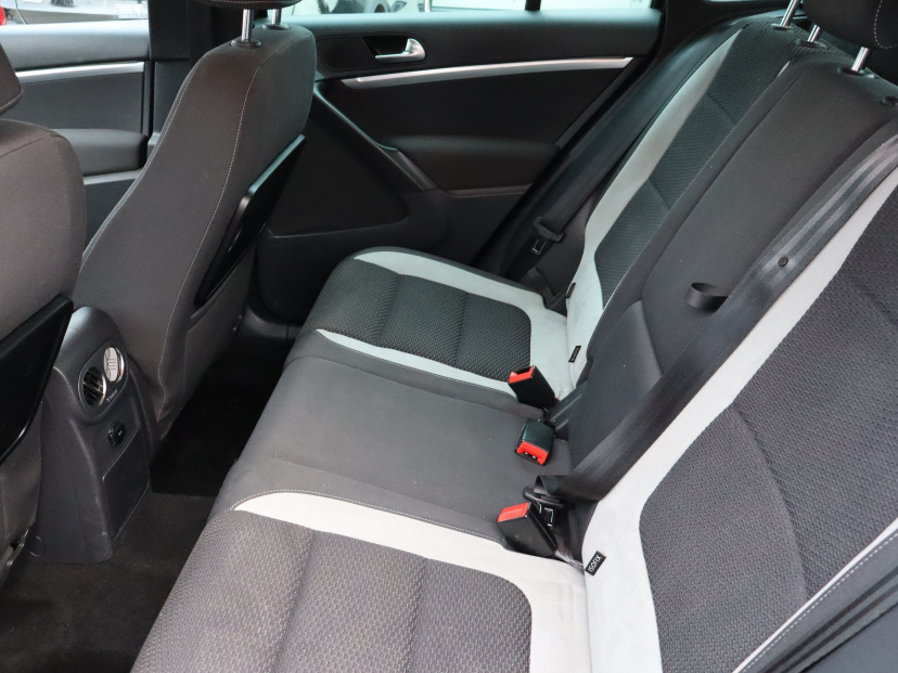 Volkswagen Tiguan, 2012
