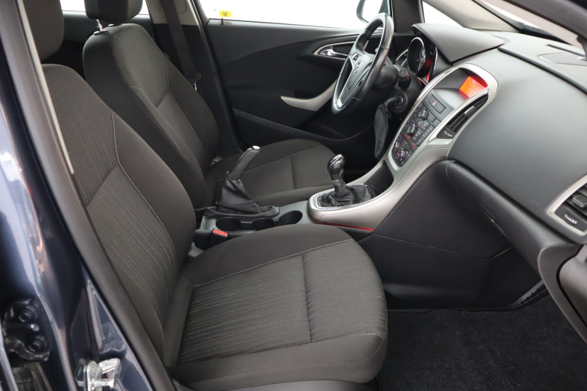 Opel Astra, 2010