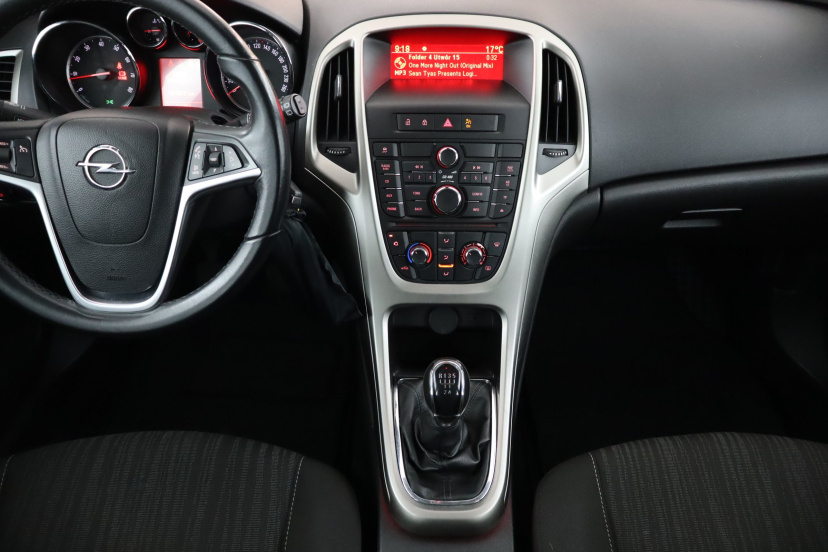 Opel Astra, 2010