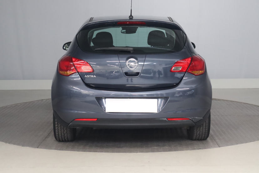 Opel Astra, 2010