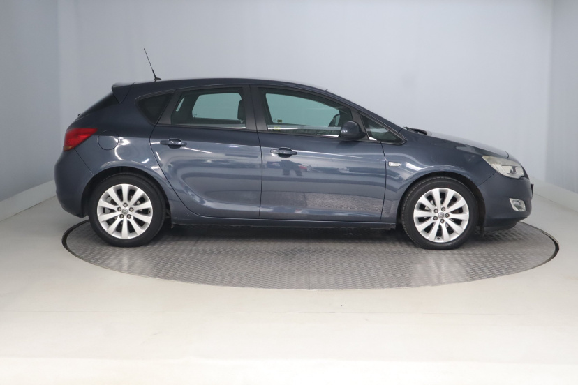 Opel Astra, 2010