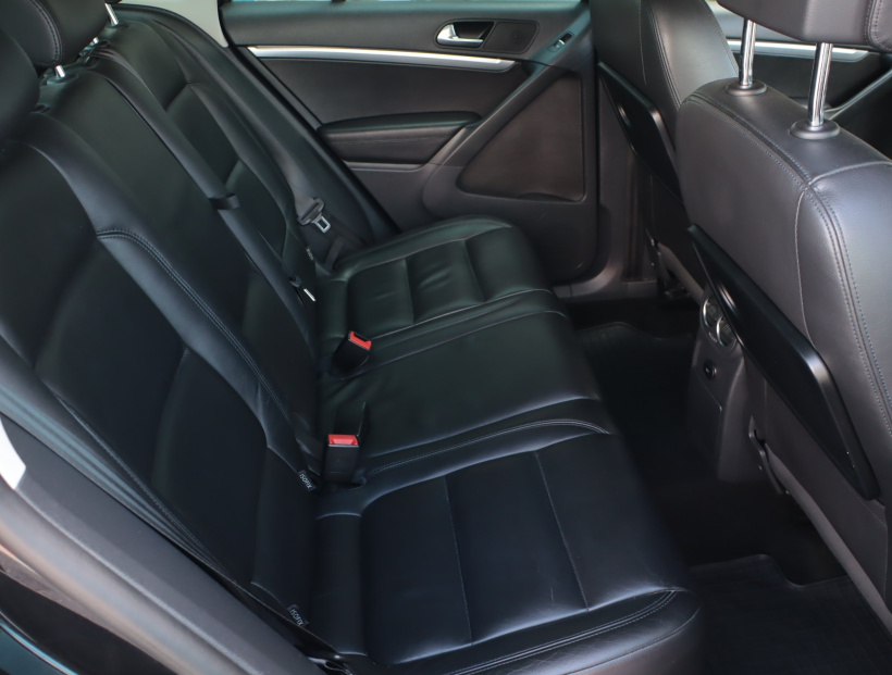 Volkswagen Tiguan, 2011