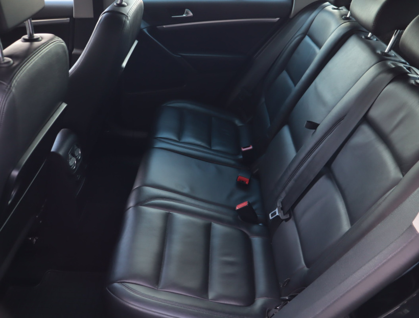 Volkswagen Tiguan, 2011