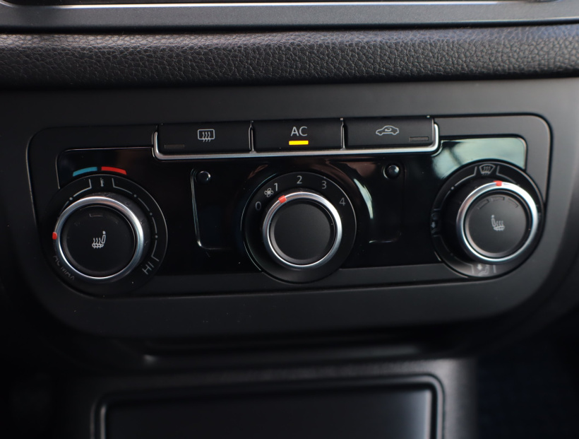 Volkswagen Tiguan, 2011