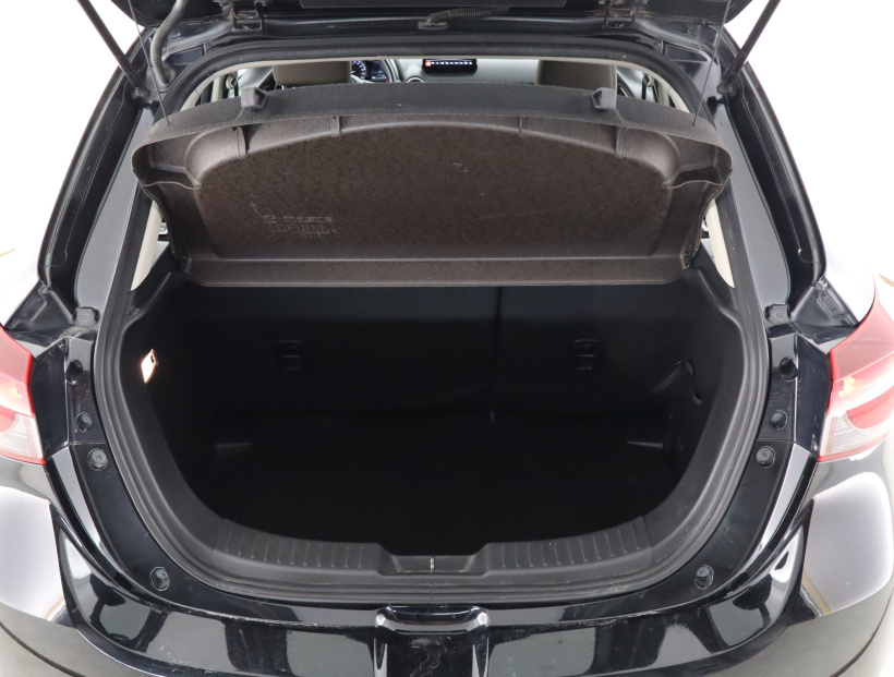 Mazda 2, 2022