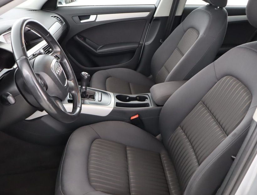 Audi A4, 2011