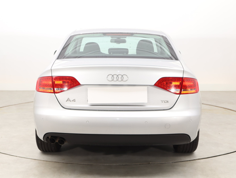 Audi A4, 2011