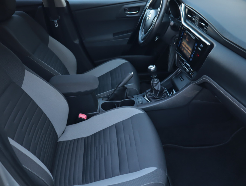 Toyota Auris, 2015