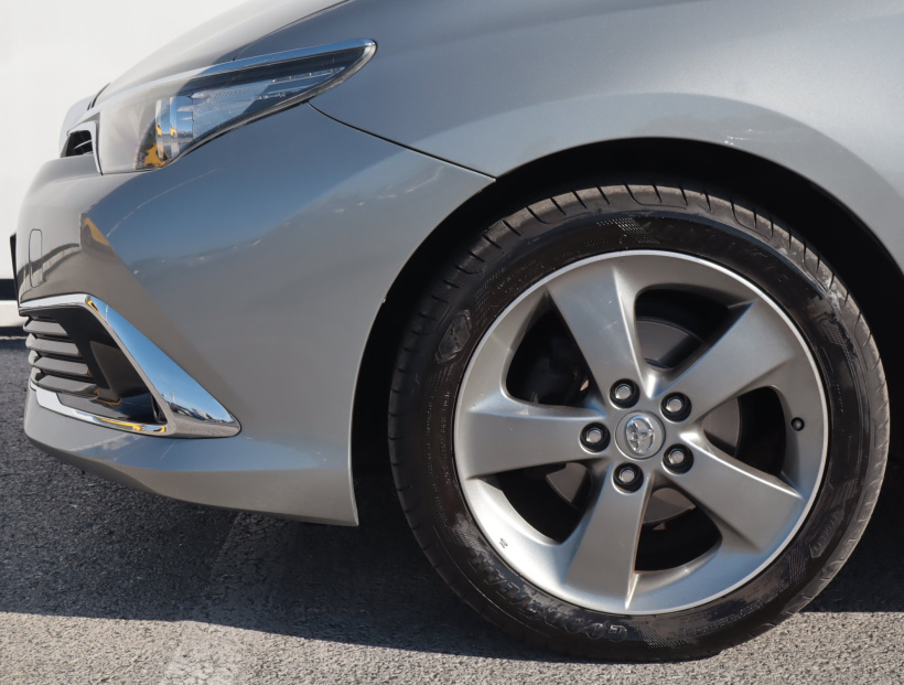 Toyota Auris, 2015